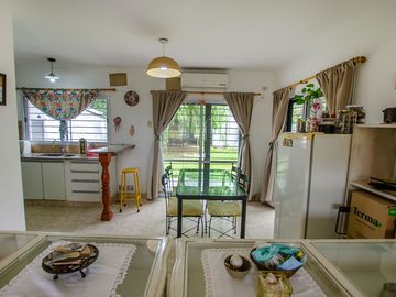 CASA EN VENTA LONGCHAMPS CON COCHERA
