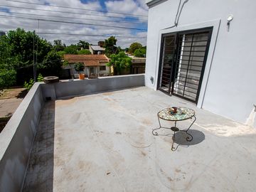 CASA EN VENTA LONGCHAMPS CON COCHERA