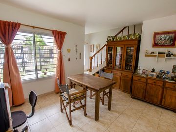 CASA EN VENTA LONGCHAMPS CON COCHERA