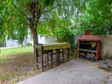 CASA EN VENTA LONGCHAMPS CON COCHERA
