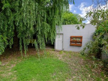 CASA EN VENTA LONGCHAMPS CON COCHERA