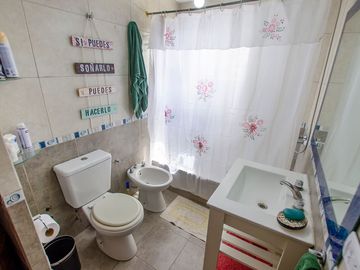 CASA EN VENTA LONGCHAMPS CON COCHERA