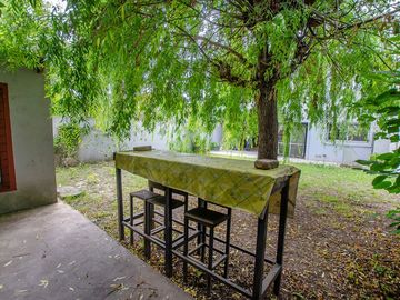 CASA EN VENTA LONGCHAMPS CON COCHERA