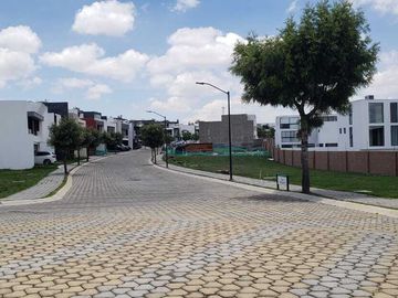 Venta de terrenos JUNTOS en Parque Sofia Lomas de Angelopolis, Chedraui Cascatta