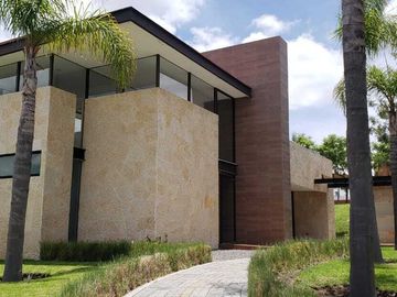Venta de terrenos JUNTOS en Parque Sofia Lomas de Angelopolis, Chedraui Cascatta
