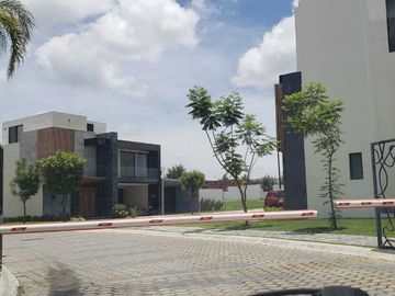 Venta de terrenos JUNTOS en Parque Sofia Lomas de Angelopolis, Chedraui Cascatta