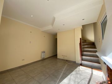 CASA VENTA 3 AMBIENTES VILLA UDAONDO DUPLEX