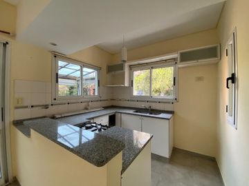 CASA VENTA 3 AMBIENTES VILLA UDAONDO DUPLEX