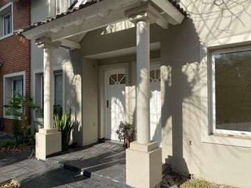 CASA VENTA 3 AMBIENTES VILLA UDAONDO DUPLEX