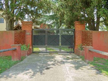 Venta casa, Barrio La celia, Tristan Suarez Ezeiza