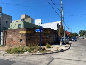 Venta Terreno Lote en Ramos Mejia Esquina 180 M2