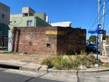 Venta Terreno Lote en Ramos Mejia Esquina 180 M2
