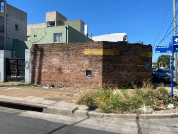 Venta Terreno Lote en Ramos Mejia Esquina 180 M2