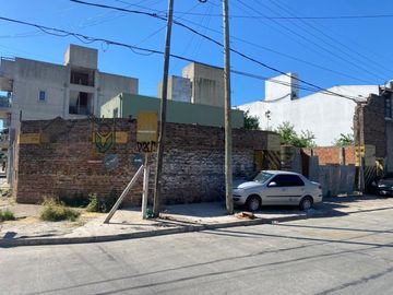 Venta Terreno Lote en Ramos Mejia Esquina 180 M2