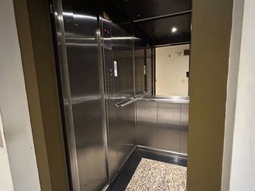 SE VENDE DEPTO 2 AMB. CON COCHERA - SAN CRISTOBAL