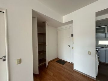 SE VENDE DEPTO 2 AMB. CON COCHERA - SAN CRISTOBAL