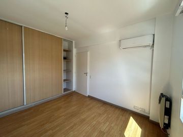 SE VENDE DEPTO 2 AMB. CON COCHERA - SAN CRISTOBAL