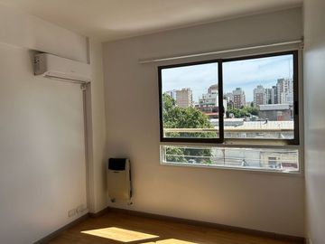 SE VENDE DEPTO 2 AMB. CON COCHERA - SAN CRISTOBAL