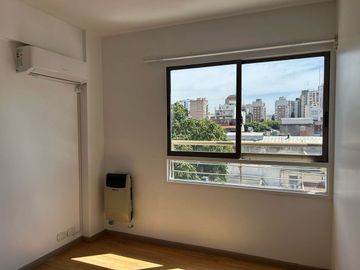 SE VENDE DEPTO 2 AMB. CON COCHERA - SAN CRISTOBAL