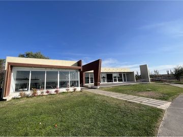 En venta Casa en Valle Grande, 3 pisos, Jardín.