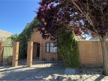 SE VENDE CASA EN VILLA INGLESA 3D + 2B + PISCINA