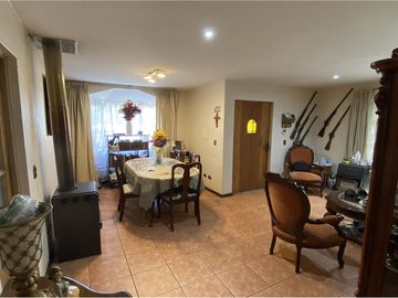 SE VENDE CASA EN VILLA INGLESA 3D + 2B + PISCINA