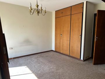 Depto CATEGORIA 3 DORM y BALCON FRENTE Plaza Roca