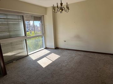 Depto CATEGORIA 3 DORM y BALCON FRENTE Plaza Roca