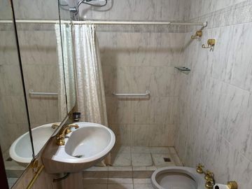 Depto CATEGORIA 3 DORM y BALCON FRENTE Plaza Roca