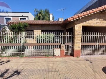 VENTA CHALET 3 AMB, COCHERA Y PATIO