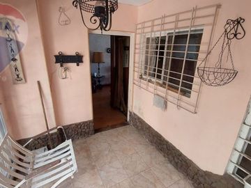 VENTA CHALET 3 AMB, COCHERA Y PATIO