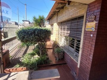 VENTA CHALET 3 AMB, COCHERA Y PATIO