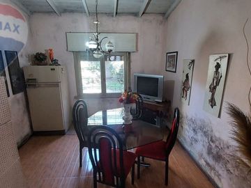 VENTA CHALET 3 AMB, COCHERA Y PATIO
