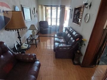 VENTA CHALET 3 AMB, COCHERA Y PATIO