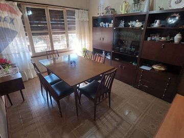 VENTA CHALET 3 AMB, COCHERA Y PATIO