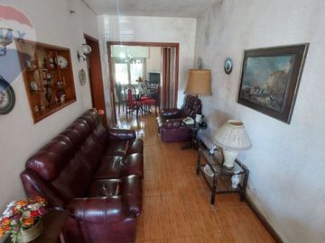 VENTA CHALET 3 AMB, COCHERA Y PATIO
