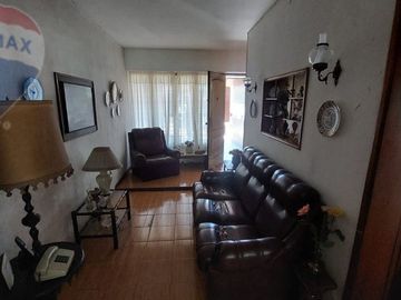VENTA CHALET 3 AMB, COCHERA Y PATIO