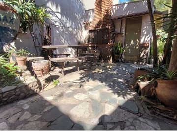 VENTA CHALET 3 AMB, COCHERA Y PATIO
