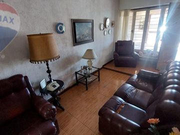 VENTA CHALET 3 AMB, COCHERA Y PATIO