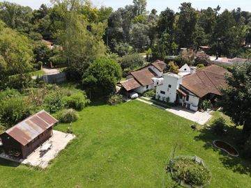 Casa en venta - 8 Dormitorios 4 Baños - La Lonja