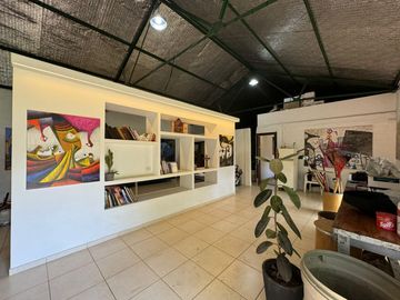 Casa en venta - 8 Dormitorios 4 Baños - La Lonja