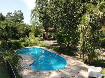 Casa en venta - 8 Dormitorios 4 Baños - La Lonja