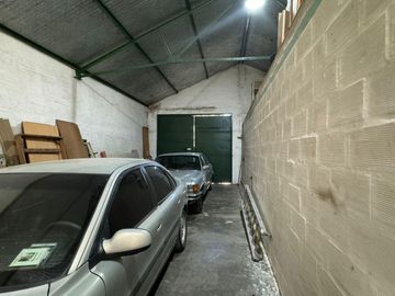 Casa en venta - 8 Dormitorios 4 Baños - La Lonja