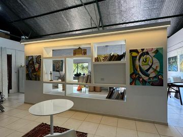 Casa en venta - 8 Dormitorios 4 Baños - La Lonja