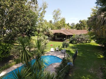 Casa en venta - 8 Dormitorios 4 Baños - La Lonja