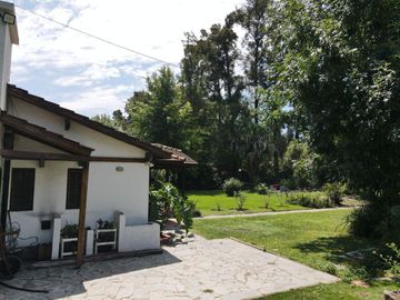 Casa en venta - 8 Dormitorios 4 Baños - La Lonja