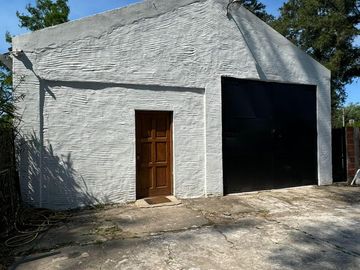 Casa en venta - 8 Dormitorios 4 Baños - La Lonja