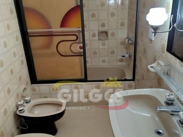 Venta de Casa 5 Amb. en Ramos Mejia  Ideal Vivienda o Uso Comercial