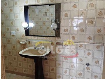 Venta de Casa 5 Amb. en Ramos Mejia  Ideal Vivienda o Uso Comercial
