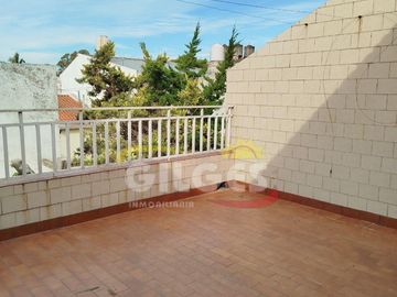 Venta de Casa 5 Amb. en Ramos Mejia  Ideal Vivienda o Uso Comercial